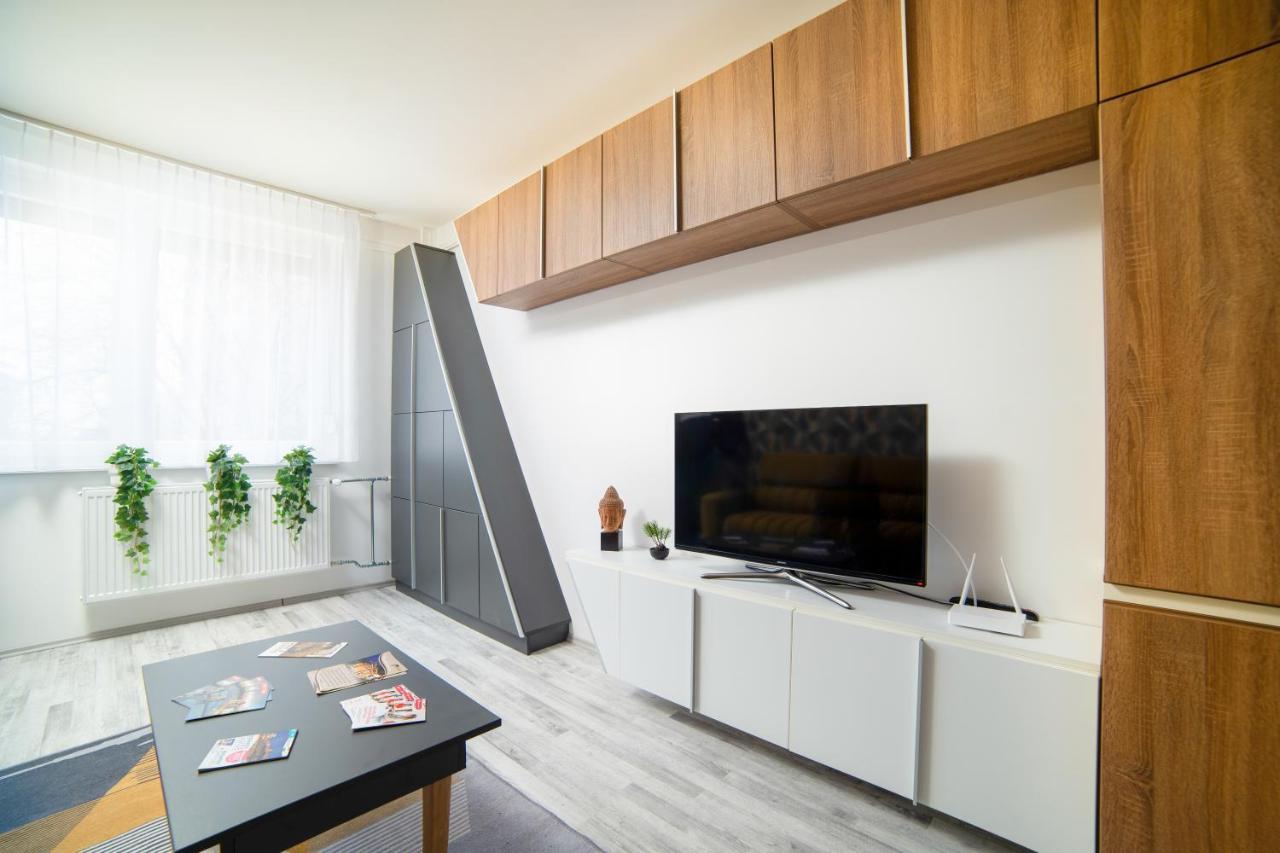 Comfort 18 - Best Family Layout- Balcony & Parking Miskolc Ngoại thất bức ảnh
